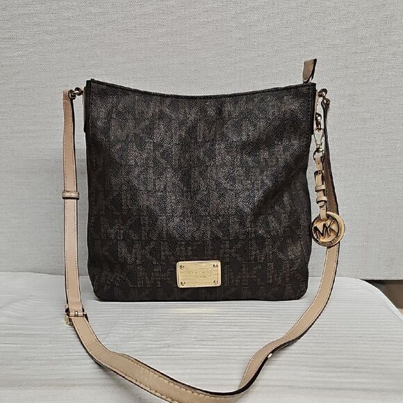 MICHAEL KORS JET SET MESSANGER BAG BFPM-03-088 - Picture 1 of 9